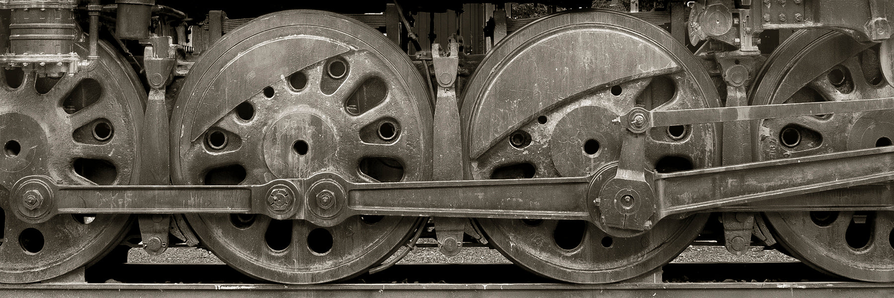 Drive wheels on the CB&Q 5629 locomotive