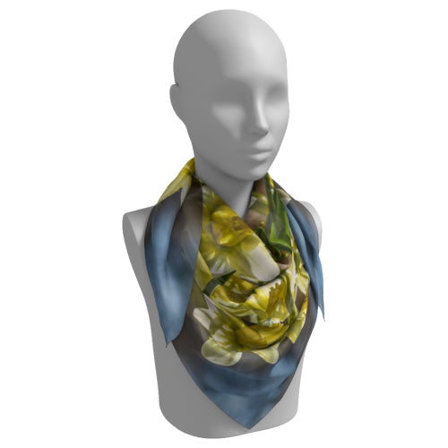 Scarf with daffodil design