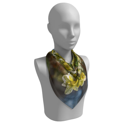 Scarf with daffodil design