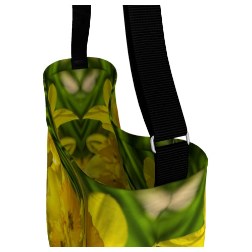 Shoulder tote with daffodil design