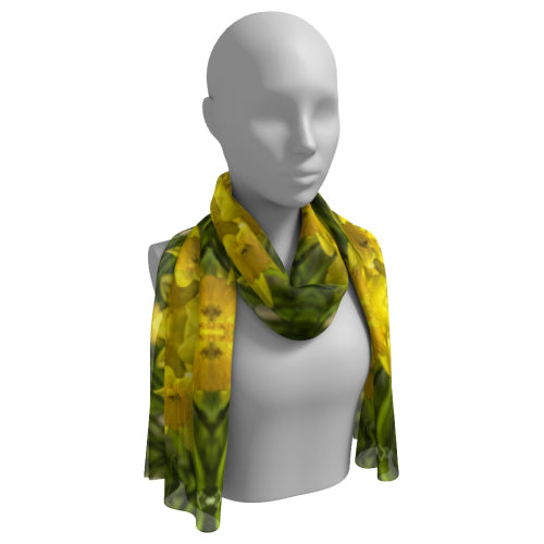 Long scarf with daffodil design