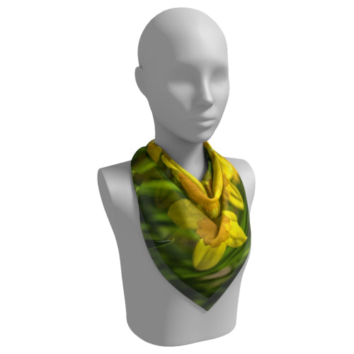 Square scarf with daffodil design