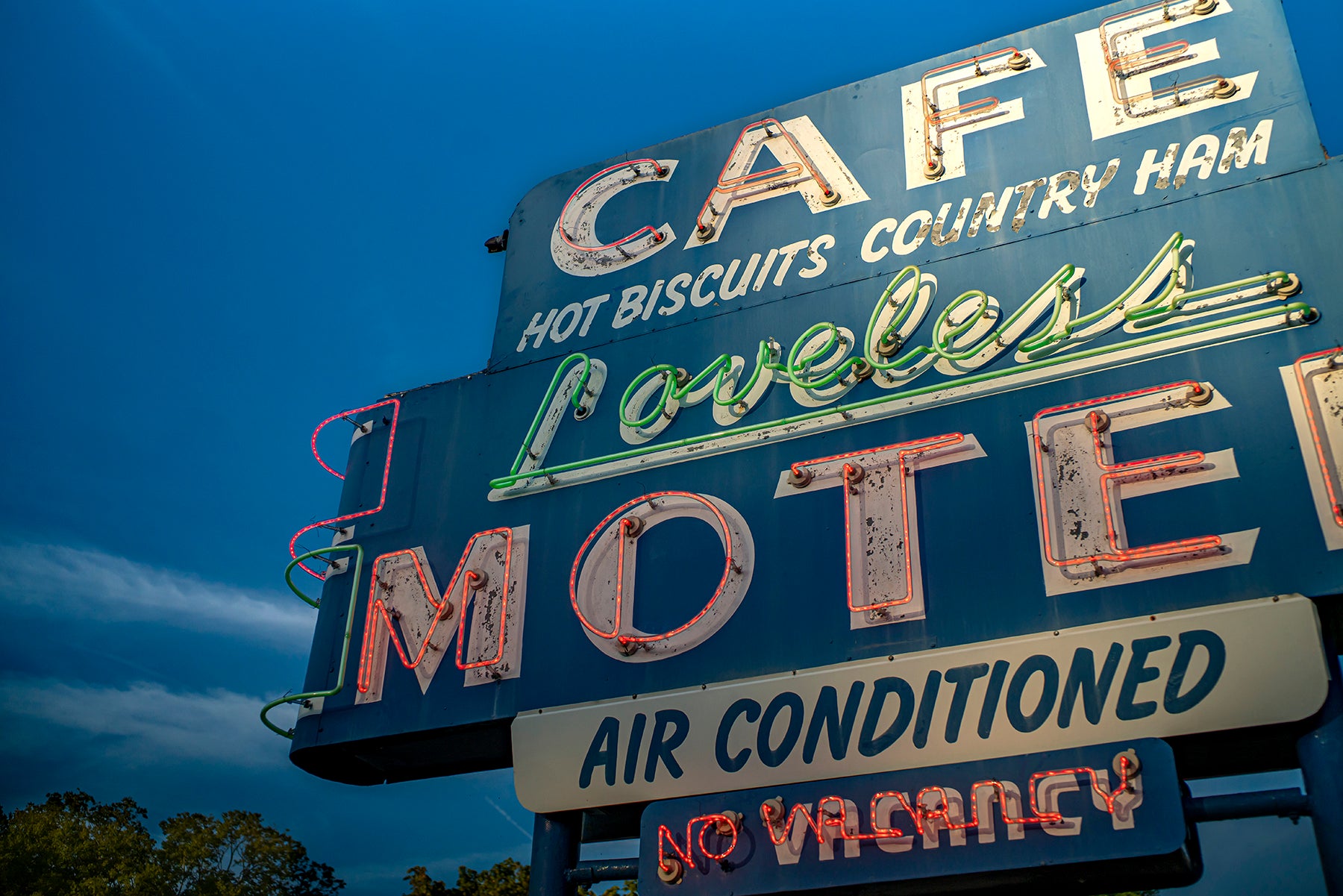 Neon sign at the Loveless Cafe